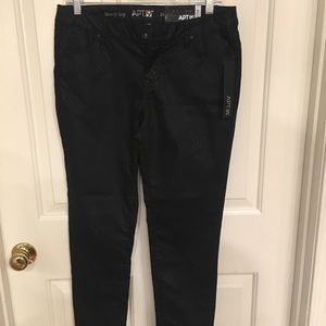 NWT 🎉Apt9 black skinny leg snakeskin print pants